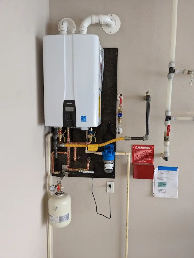 Professional plumber installing copper piping in a El Sobrante home