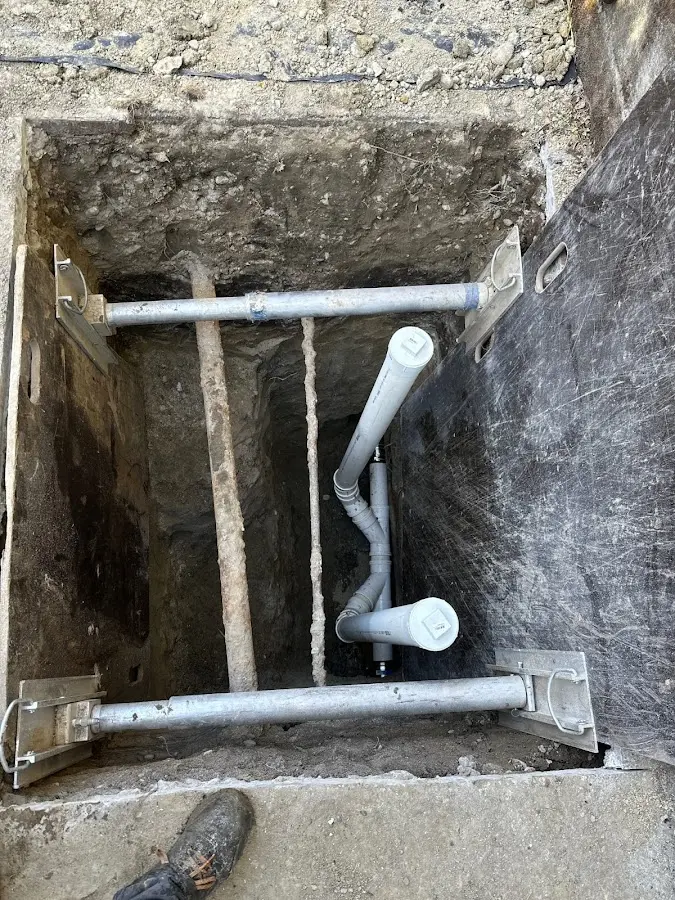 Experienced plumber completing Drain Cleaning work in El Sobrante